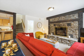 Cozy 2-Bedroom Northbrook #3 with Fireplace